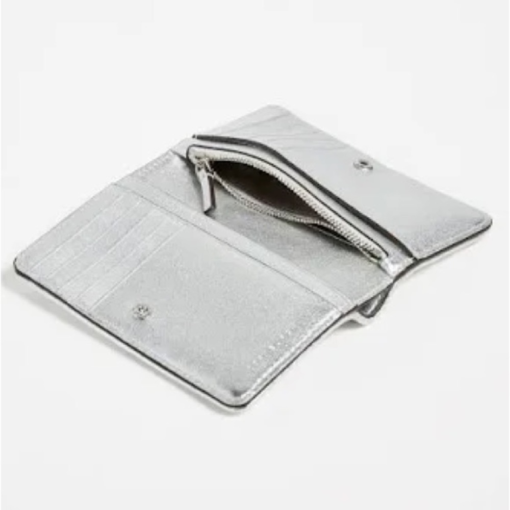 Tory Burch Fleming Medium Metallic Slim Wallet Silver Quilted Leather Wallet - Picture 5 of 17